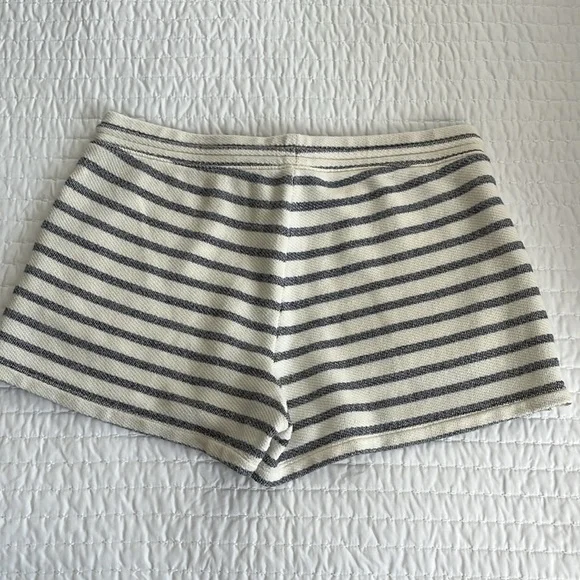Old Navy Shorts - Picture 5 of 5